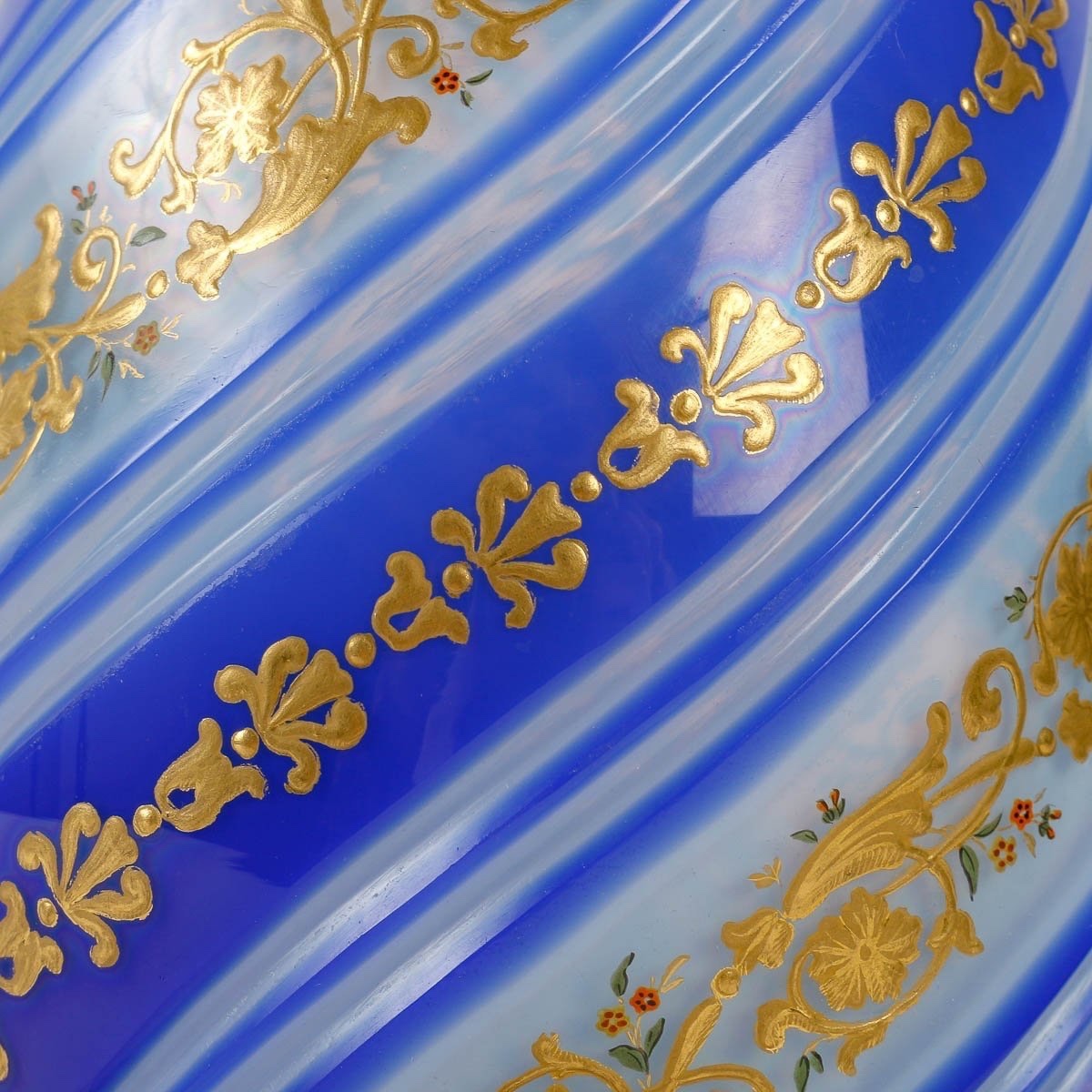 Vase en Opaline Torsadé Bleu Cobalt Émaillé, 19ᵉ Siècle-photo-5