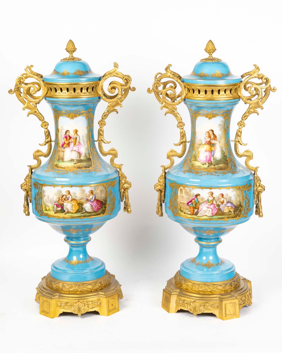 Rare paire de vases en porcelaine de Sèvres, époque Napoléon 3