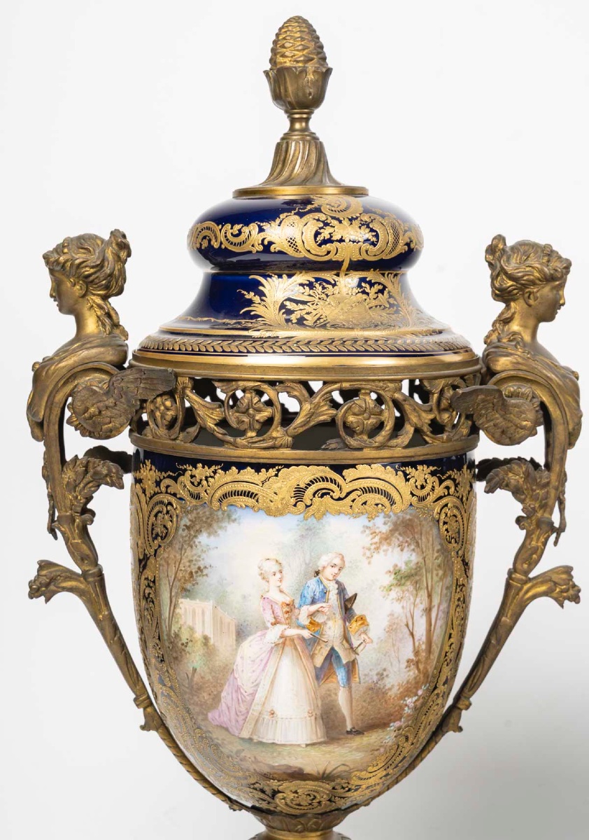 garniture de cheminée en porcelaine de Sèvres et bronze doré, signée Poitevin -photo-3