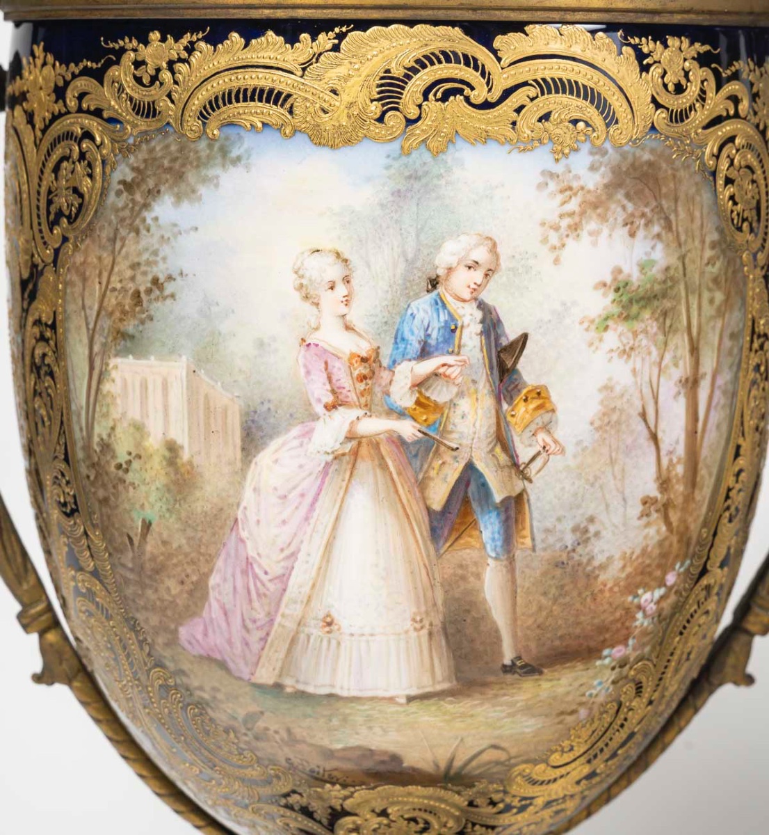 garniture de cheminée en porcelaine de Sèvres et bronze doré, signée Poitevin -photo-4