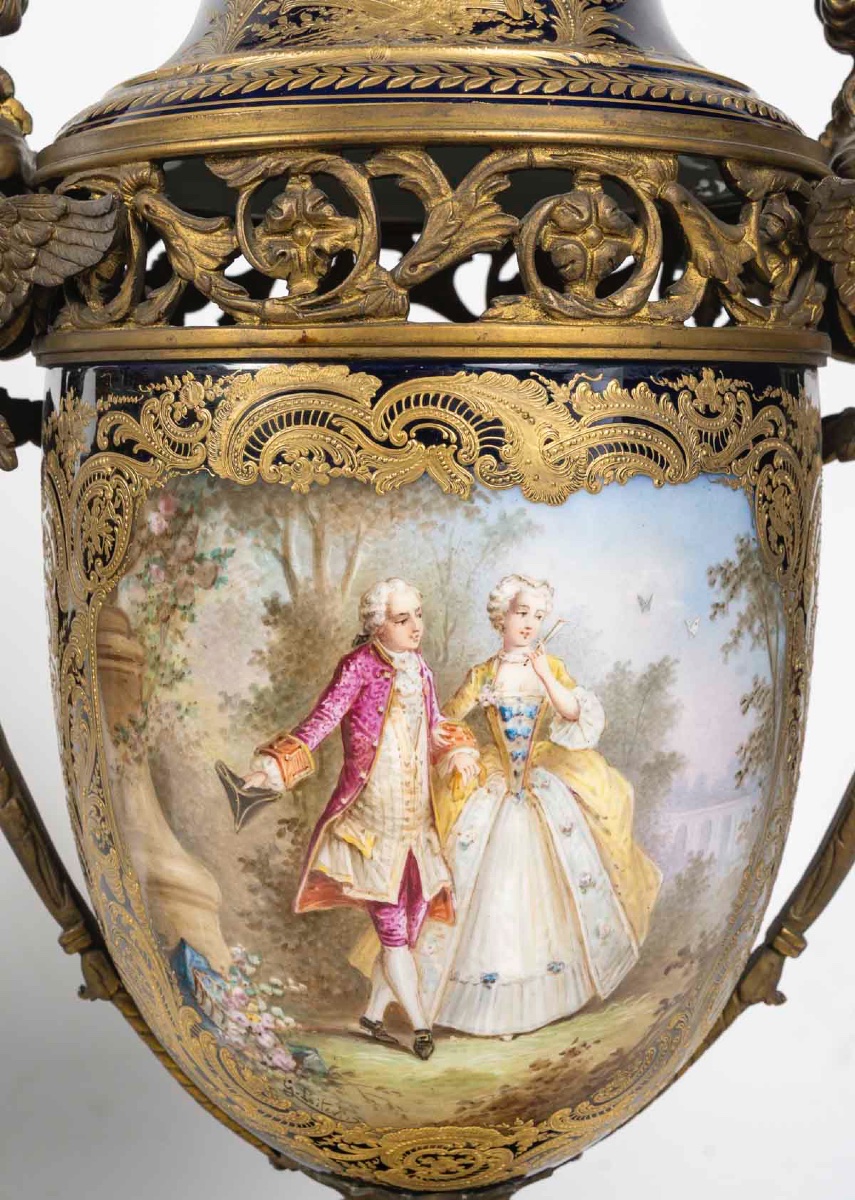 garniture de cheminée en porcelaine de Sèvres et bronze doré, signée Poitevin -photo-2