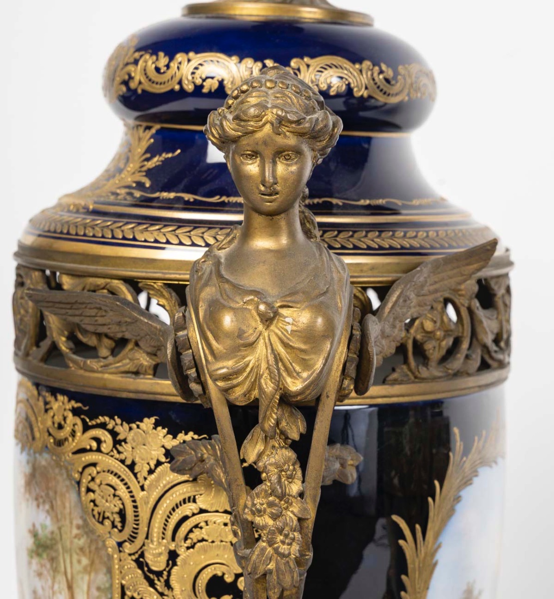 garniture de cheminée en porcelaine de Sèvres et bronze doré, signée Poitevin -photo-4