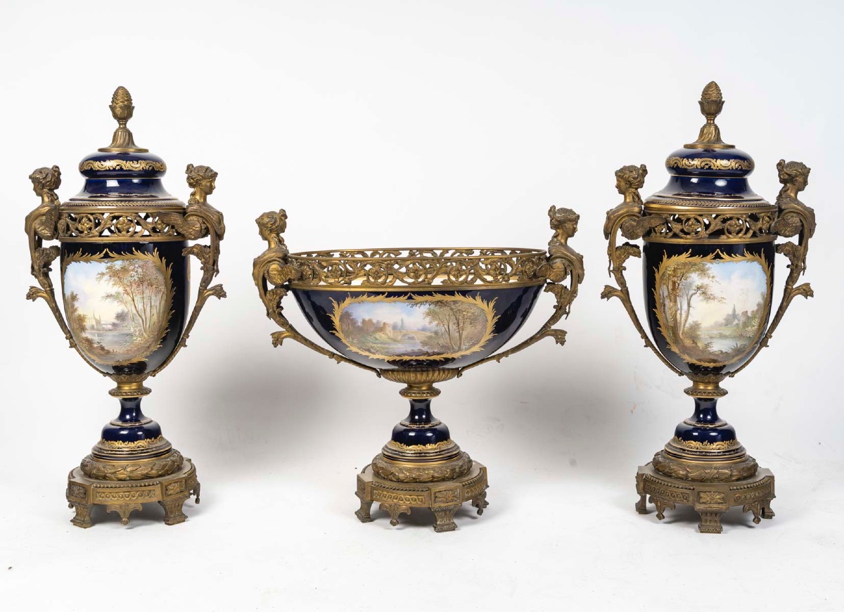 garniture de cheminée en porcelaine de Sèvres et bronze doré, signée Poitevin -photo-6