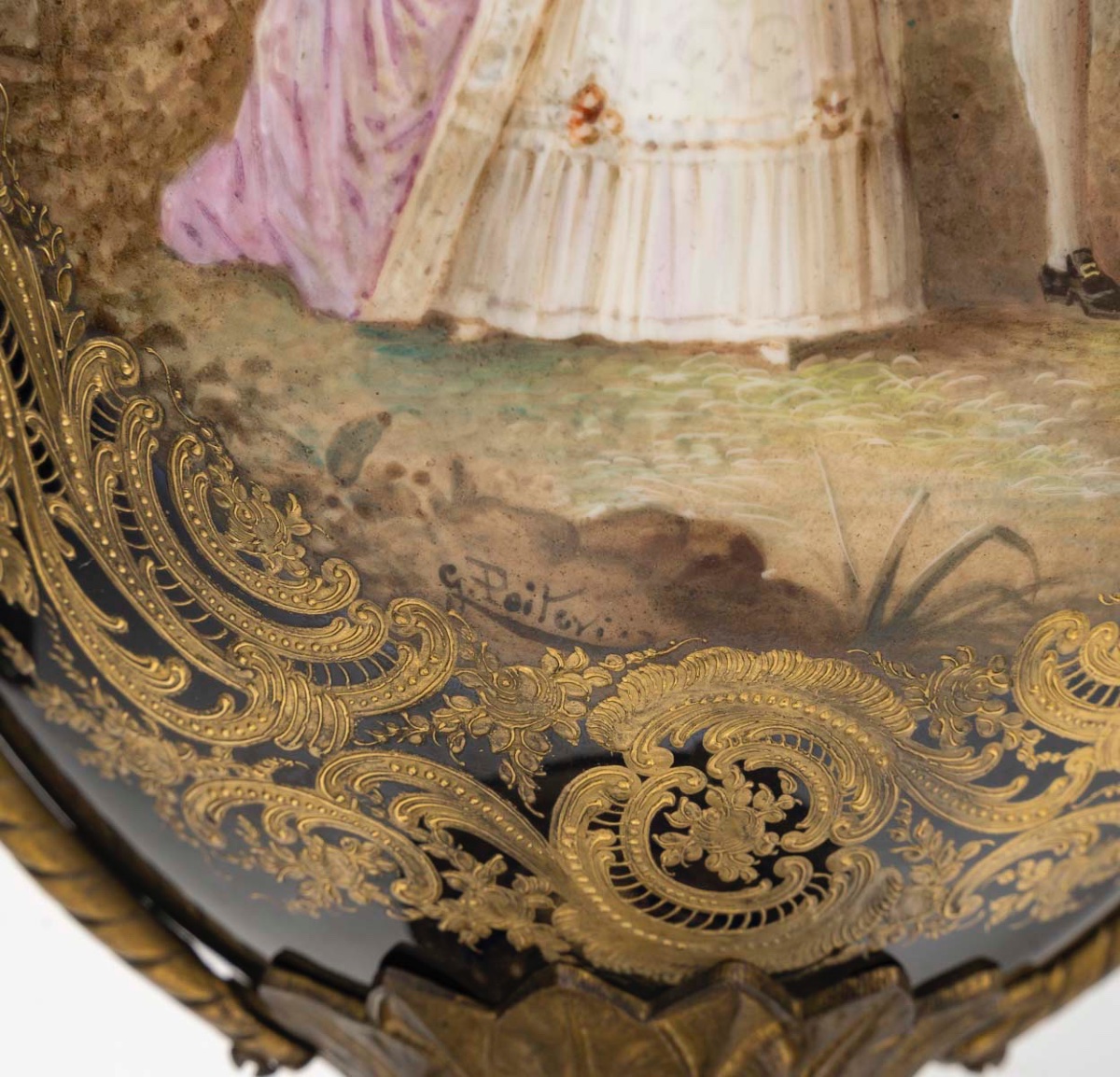 garniture de cheminée en porcelaine de Sèvres et bronze doré, signée Poitevin -photo-7