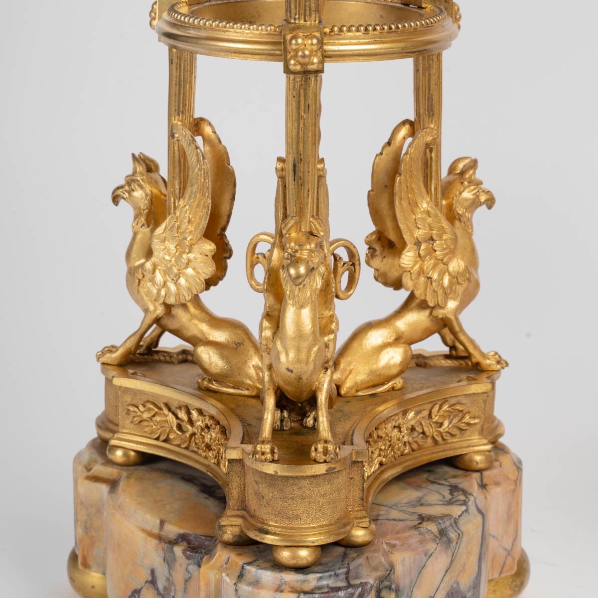 Paire de cassolettes en marbre et bronze doré, attribuées à Thomire, 19ᵉ siècle-photo-5