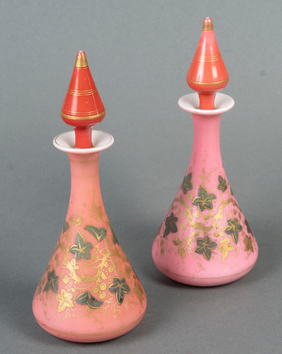 Rare Pair Of White And Pink Opaline Overlay Bottles, Enameled With Gold – 19th Century-photo-2