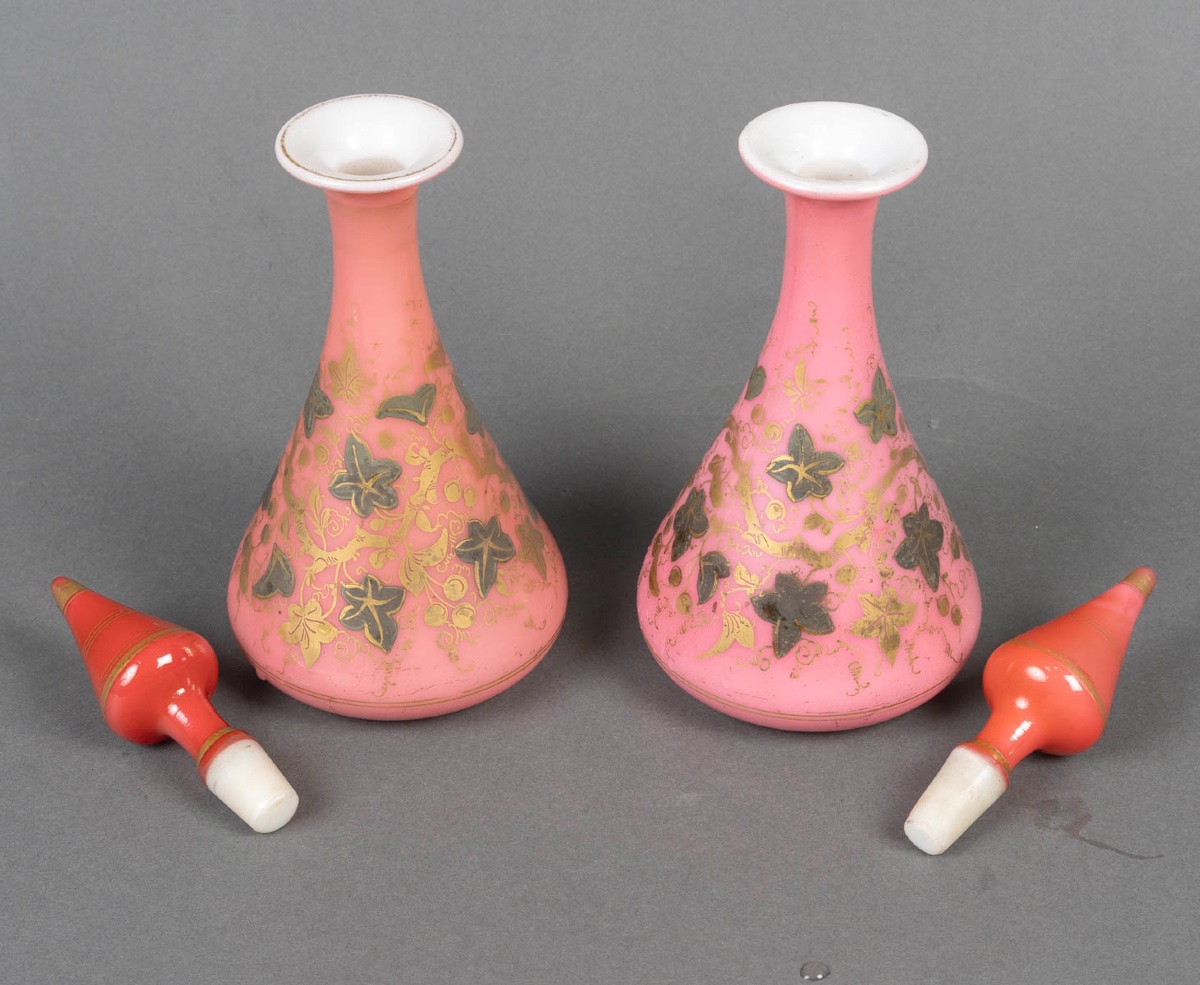 Rare Pair Of White And Pink Opaline Overlay Bottles, Enameled With Gold – 19th Century-photo-1