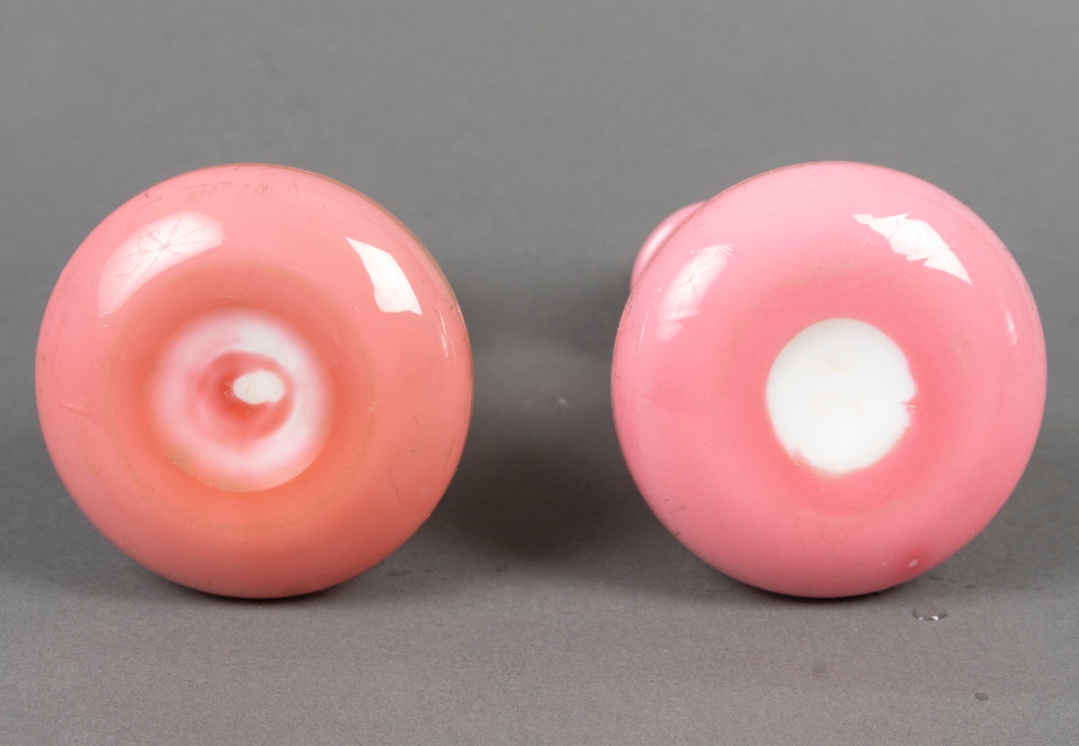 Rare Pair Of White And Pink Opaline Overlay Bottles, Enameled With Gold – 19th Century-photo-3