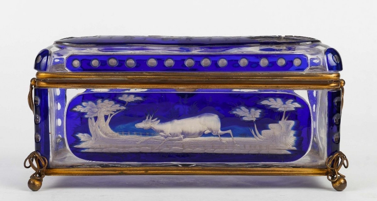 Hand-engraved Blue Bohemian Crystal Chest – 19th Century-photo-3