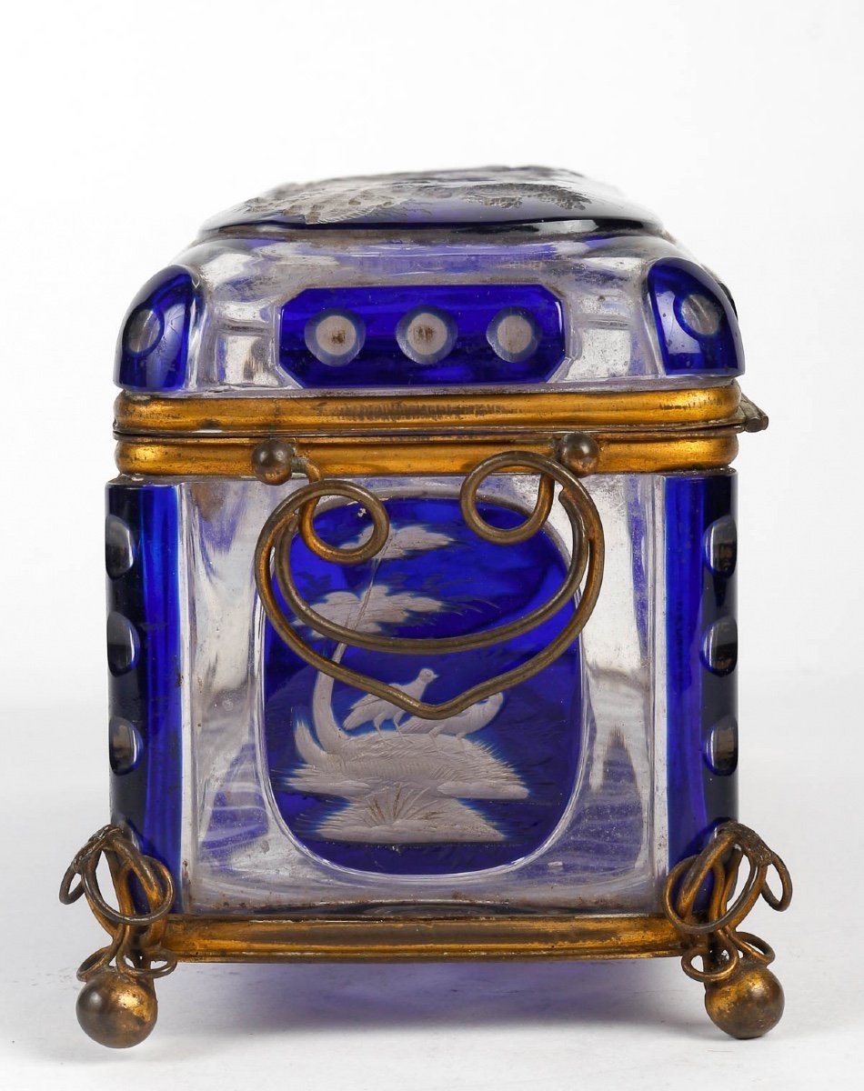 Hand-engraved Blue Bohemian Crystal Chest – 19th Century-photo-1