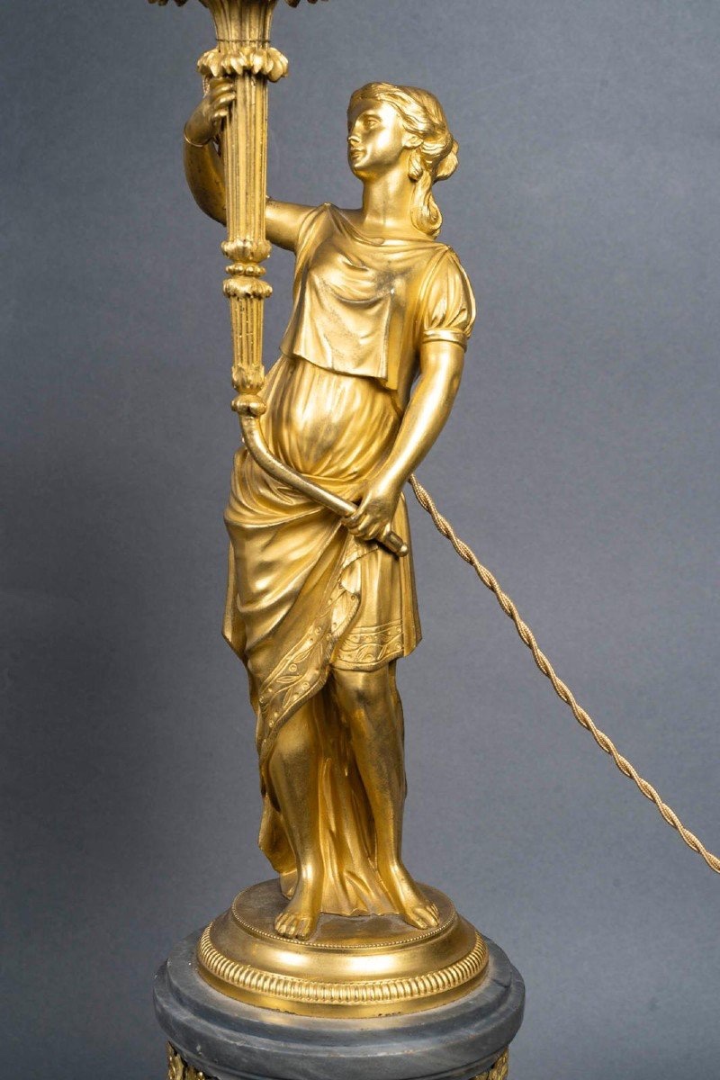 Paire de candélabres en bronze ciselé et doré, style Louis XVI-photo-3