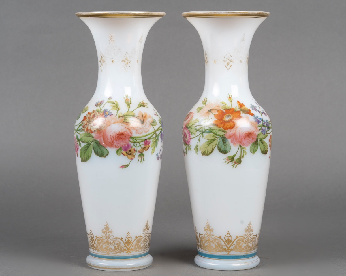 Pair Of Glazed Opaline Vases With Floral Decoration - Baccarat, 19th Century