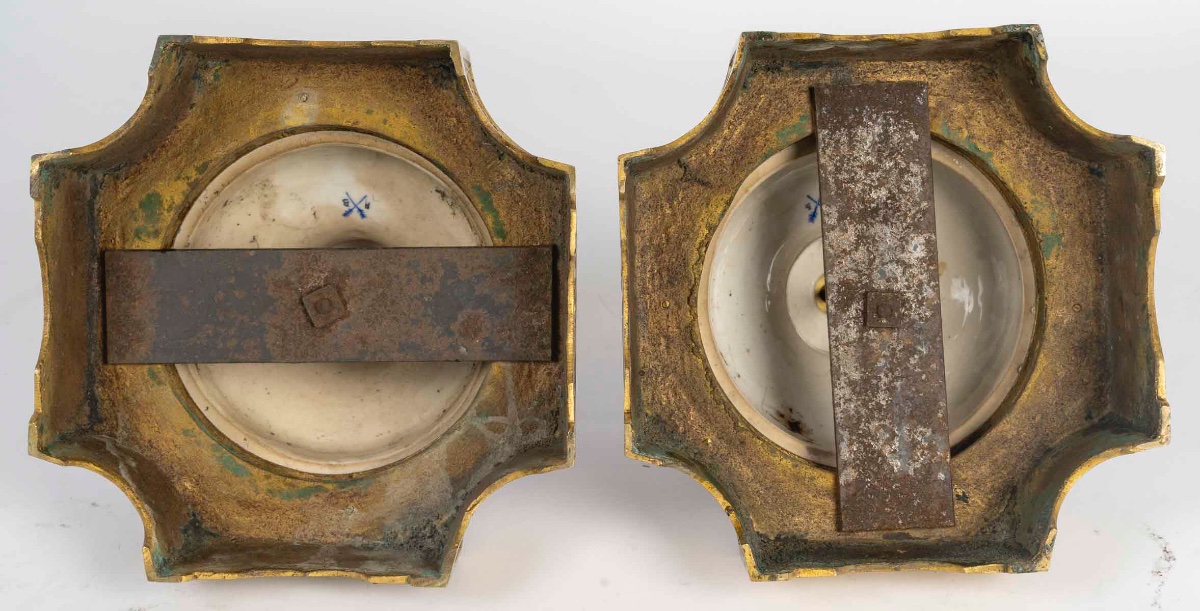 Pair Of Empire Gilt Bronze Cassolettes With Winged Sphinxes, France, Empire Period-photo-1