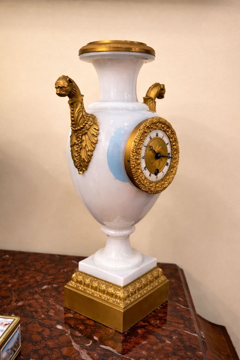 Pendule en opaline blanche et bronze doré au mercure,  Charles X-photo-2