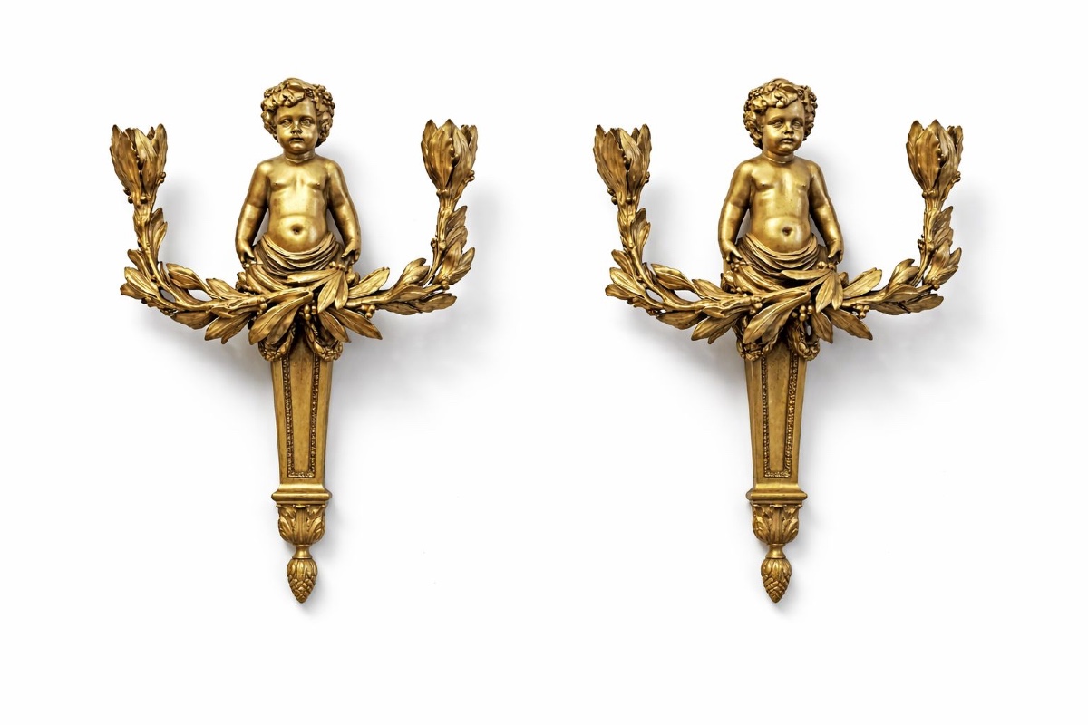 Paire d’appliques en bronze ciselé et doré – Style Louis XVI