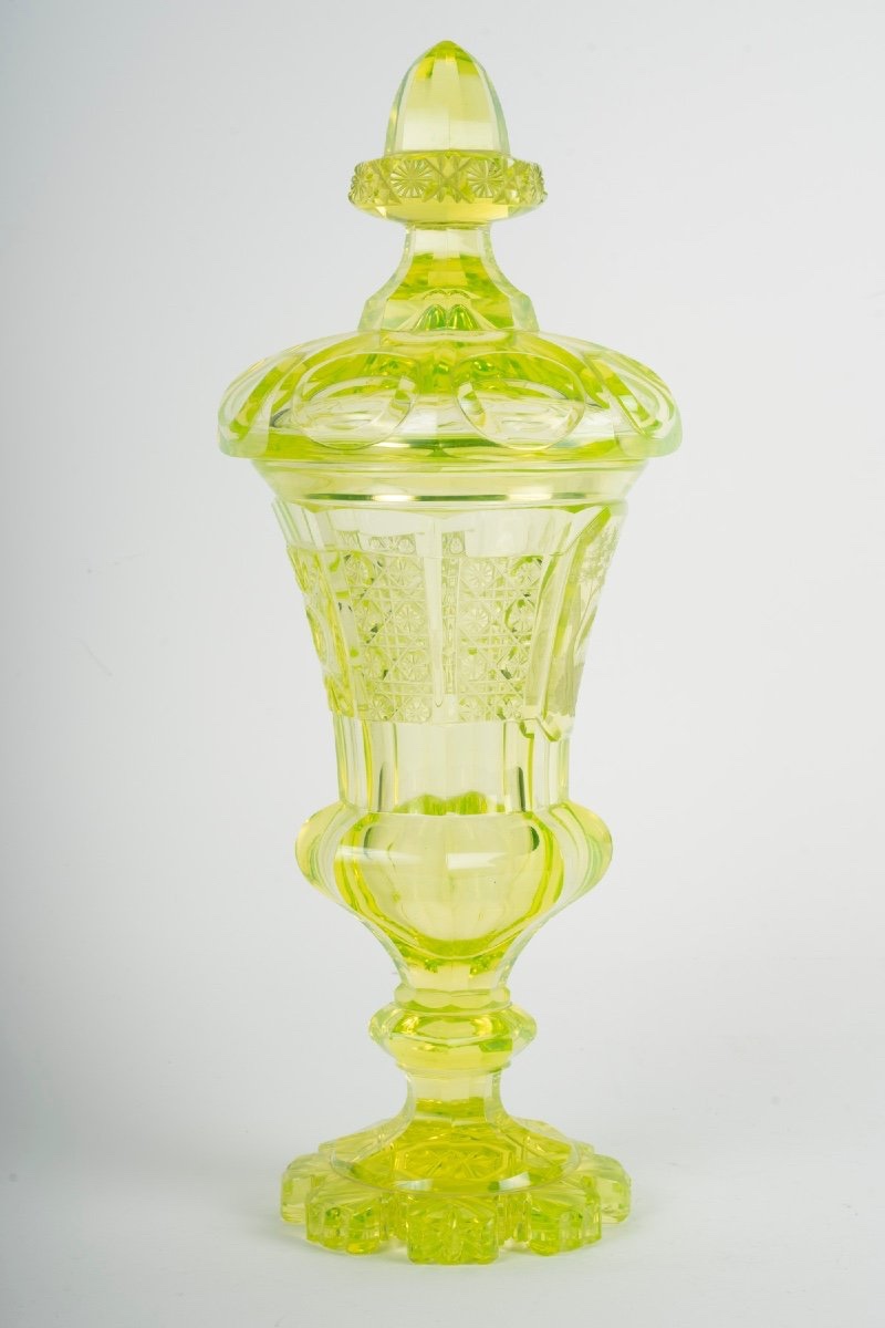 Rare coupe en cristal de Bohême ouraline, 19e siècle