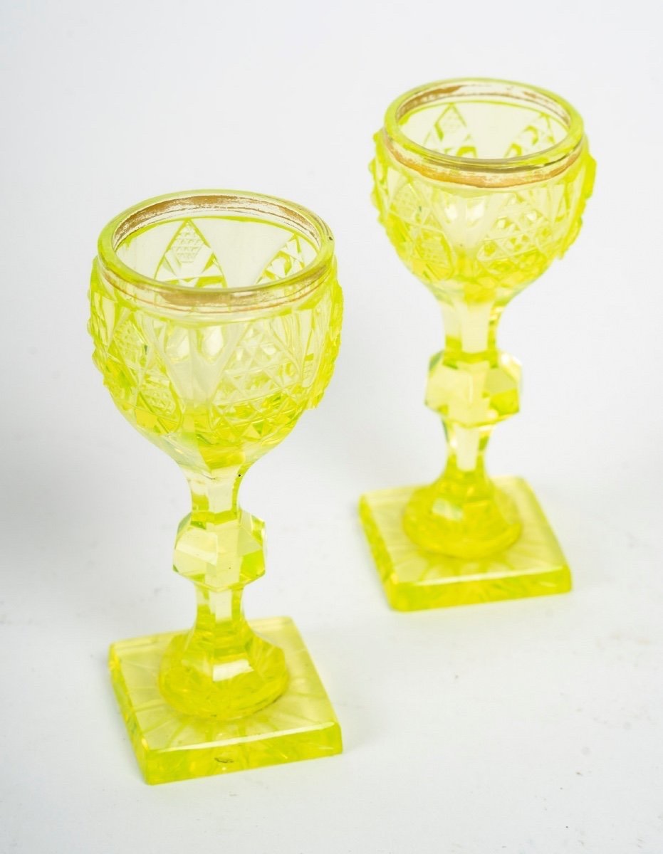 Ensemble en ouraline composé d’un flacon et de deux verres, 19ᵉ siècle-photo-2