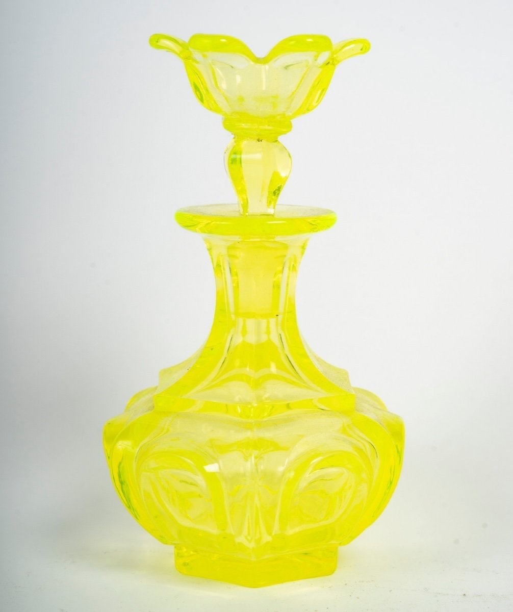 Ensemble en ouraline composé d’un flacon et de deux verres, 19ᵉ siècle-photo-2