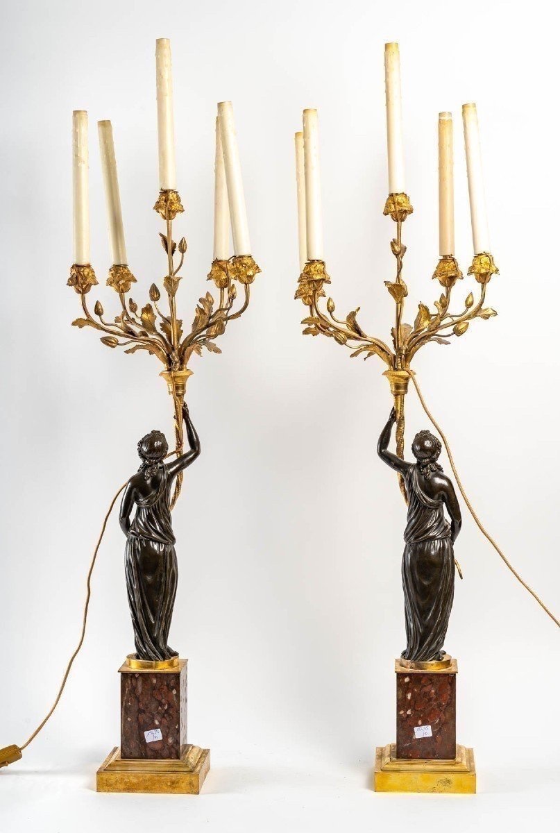 PAIRE DE GRANDS CHANDELIERS AUX CARYATIDES EN BRONZE PATINÉ ET DORÉ, 19ᵉ SIÈCLE-photo-2
