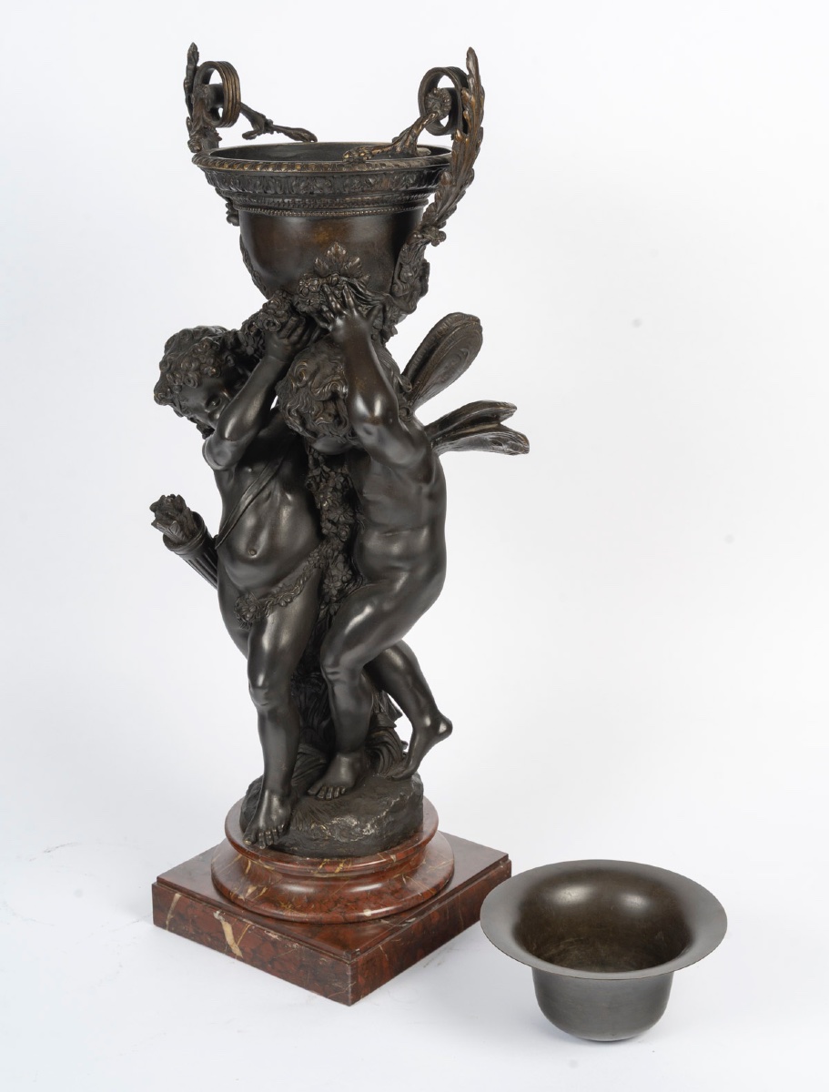 Grand vase d’ornement en bronze aux Amours – Style Louis XVI, fin du 19ᵉ siècle-photo-2