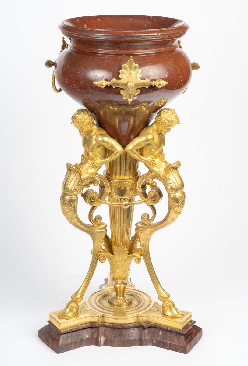 Coupe d’ornement en bronze doré et marbre rouge – Époque Napoléon III, 19ᵉ siècle