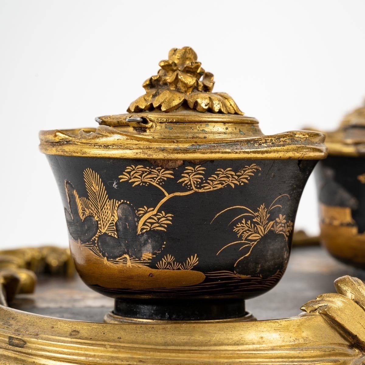 Encrier de bureau de goût chinois en bois laqué et bronze doré – Époque Napoléon III-photo-2