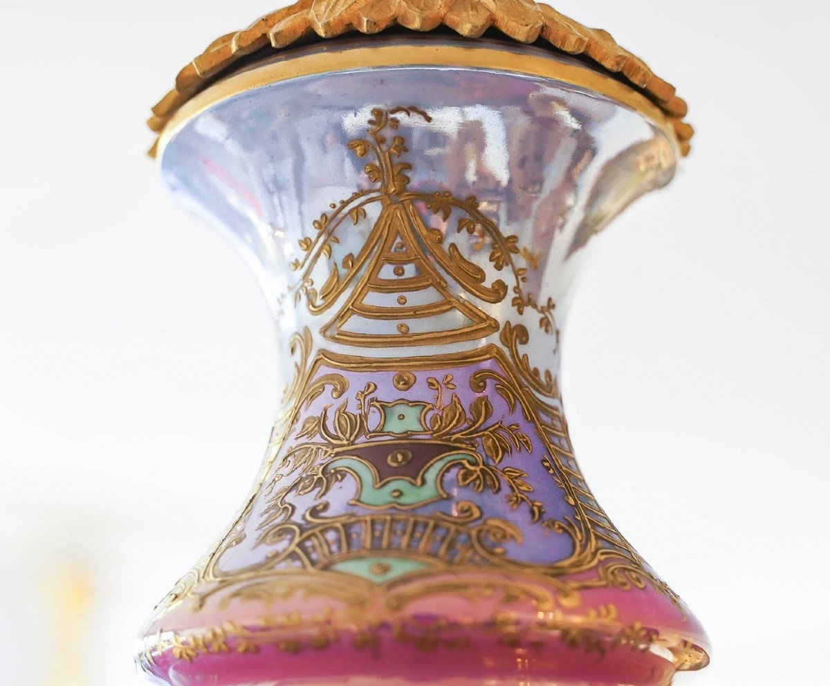 Lustre en bronze doré et porcelaine de la Manufacture de Sèvres – Style Louis XVI-photo-4