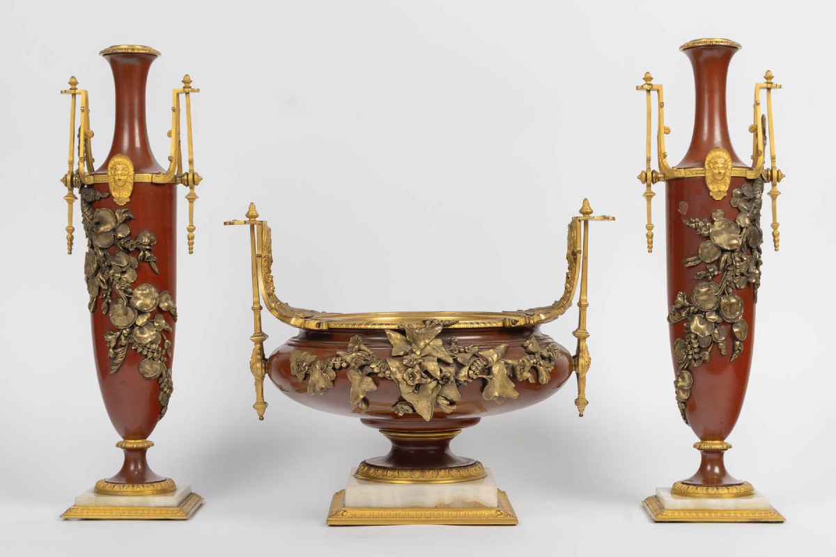 Garniture de cheminée en marbre et bronze doré, attribuée à Christofle & Cie-photo-2