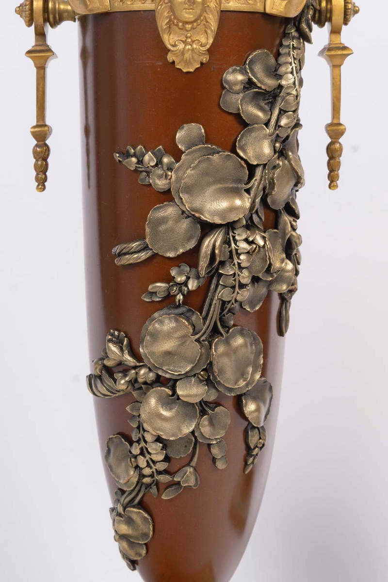 Garniture de cheminée en marbre et bronze doré, attribuée à Christofle & Cie-photo-2