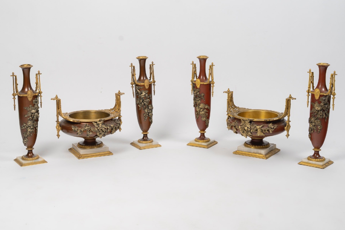 Garniture de cheminée en marbre et bronze doré, attribuée à Christofle & Cie