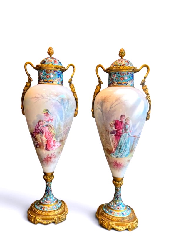 Paire de vases en porcelaine – 19ᵉ siècle