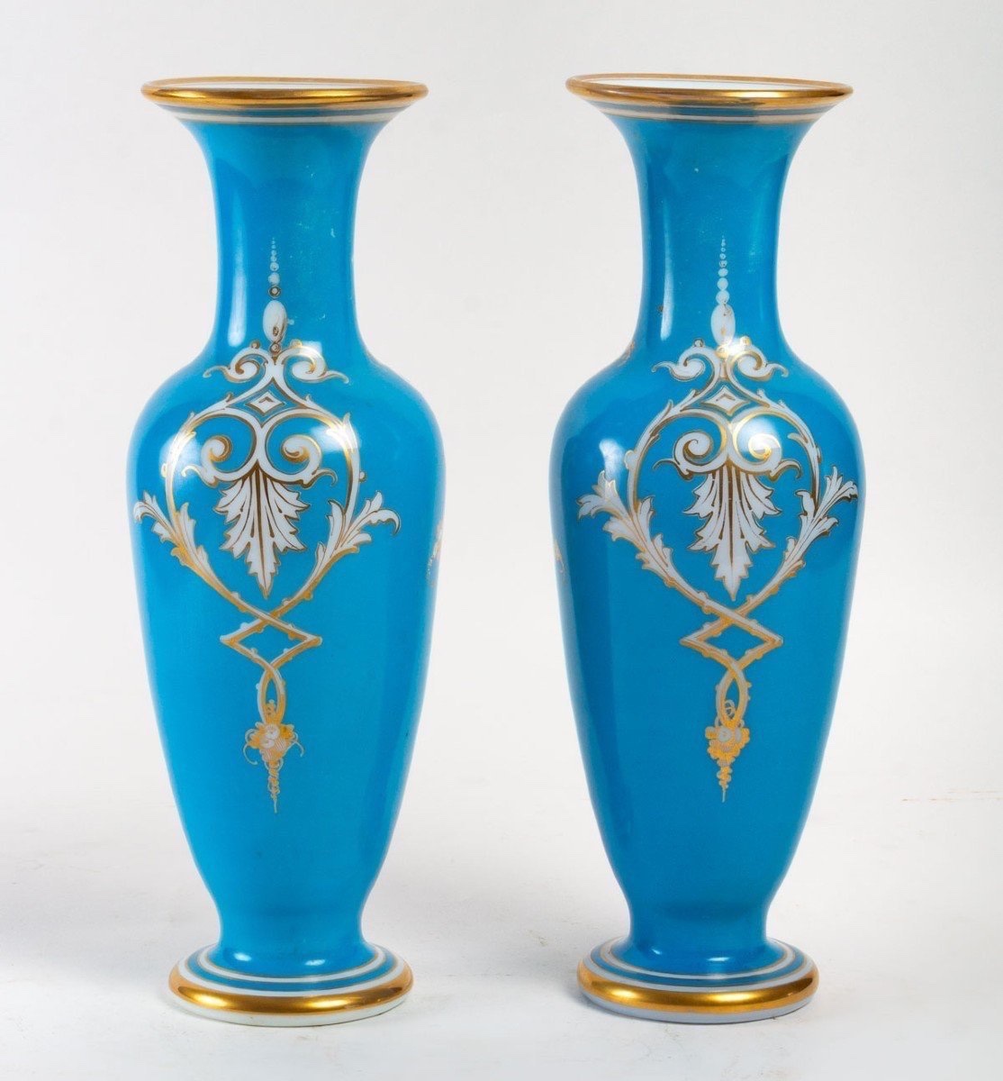 PAIRE DE VASES EN OPALINE BLEUE ET DORÉE – 19ᵉ SIÈCLE-photo-4