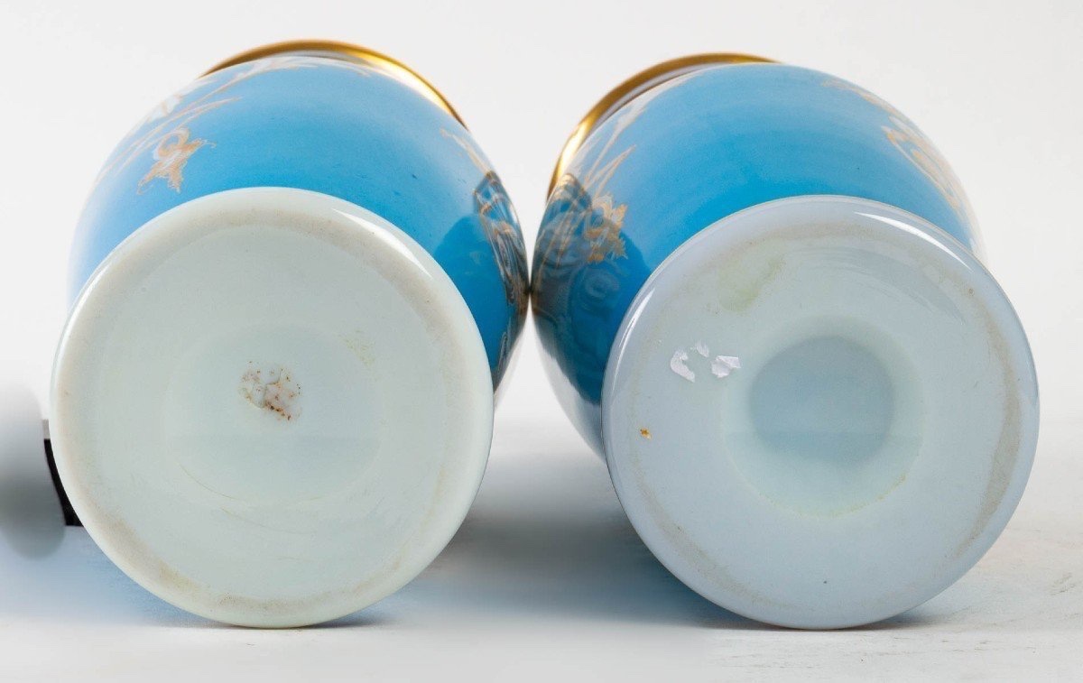 PAIRE DE VASES EN OPALINE BLEUE ET DORÉE – 19ᵉ SIÈCLE-photo-1