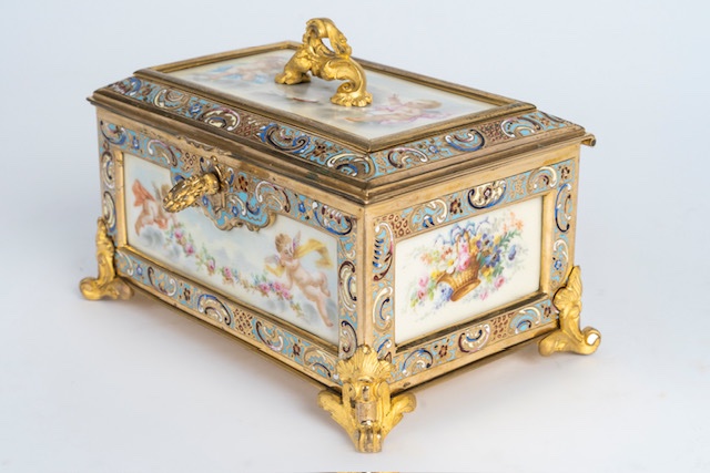 Boîte en porcelaine de Sèvres peinte à la main, monture en bronze cloisonné-photo-4
