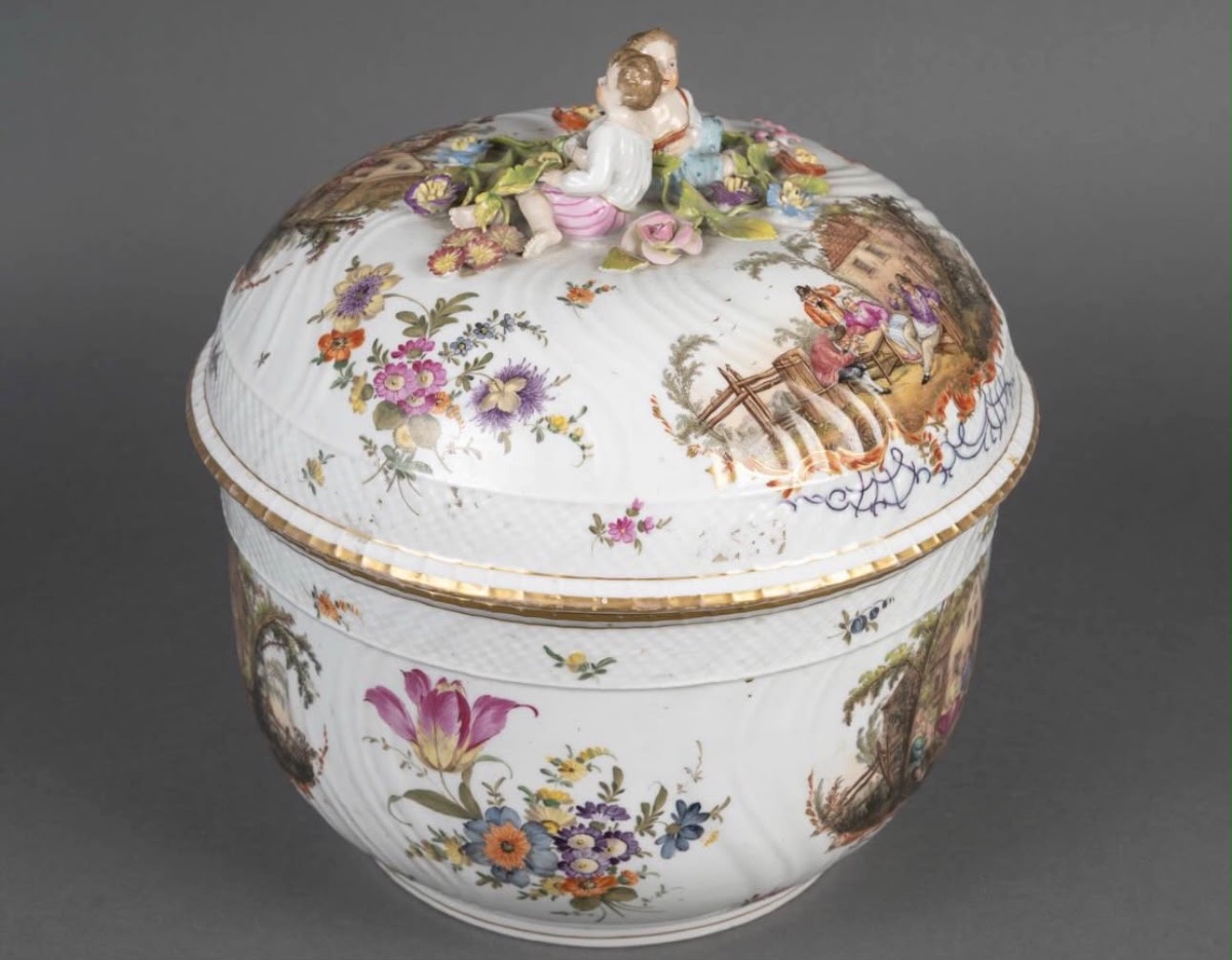 German Porcelain Soup Tureen In The Meissen Style, Late 18th Century.-photo-2