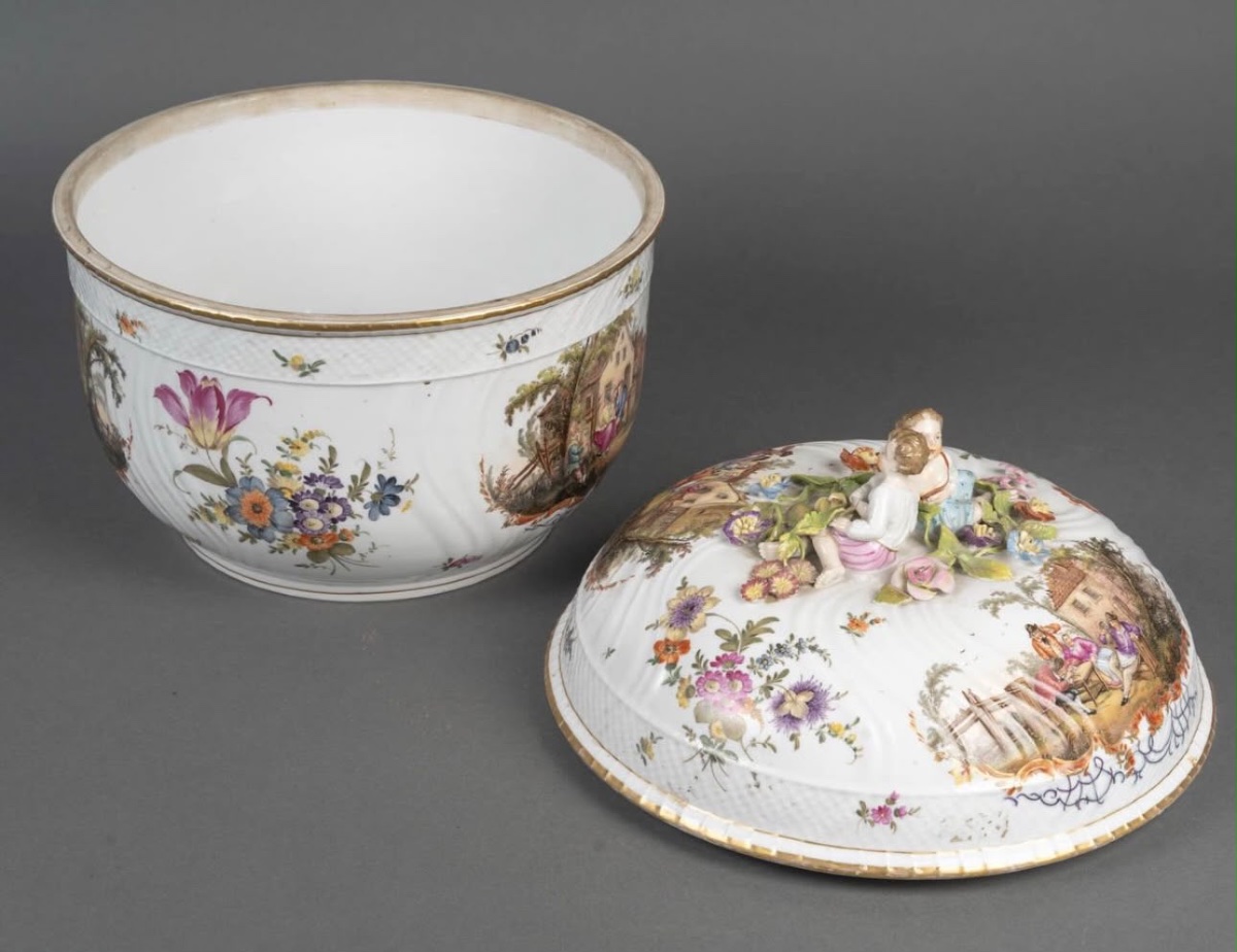 German Porcelain Soup Tureen In The Meissen Style, Late 18th Century.-photo-3