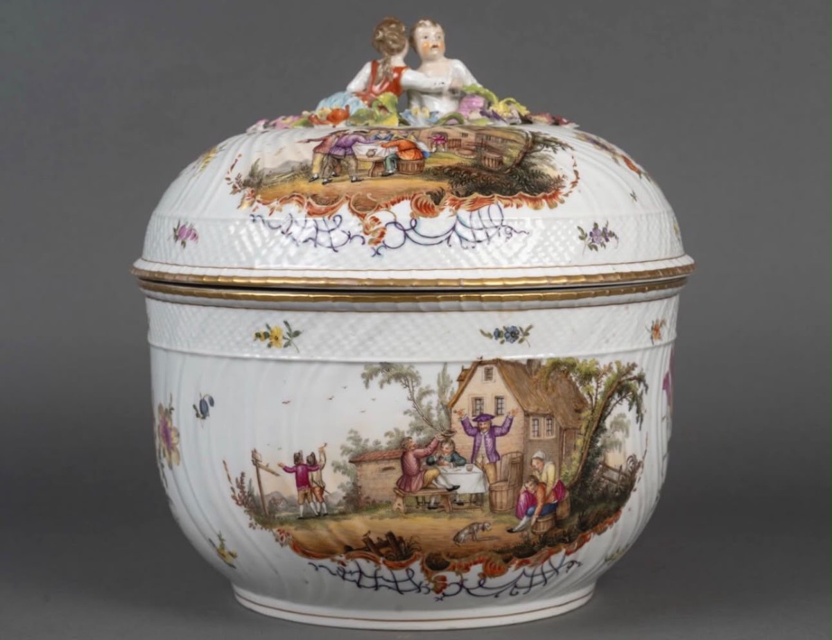 German Porcelain Soup Tureen In The Meissen Style, Late 18th Century.