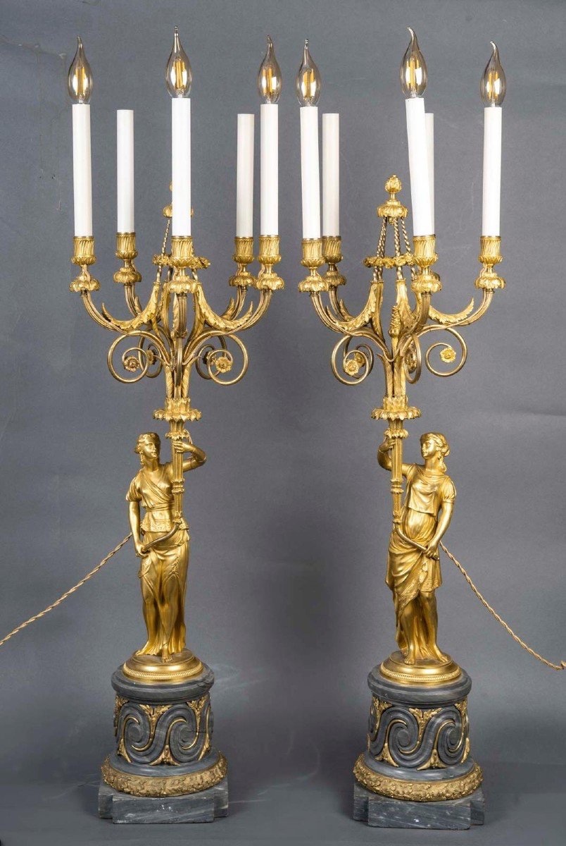 PAIRE DE CANDÉLABRES EN BRONZE - STYLE LOUIS XVI