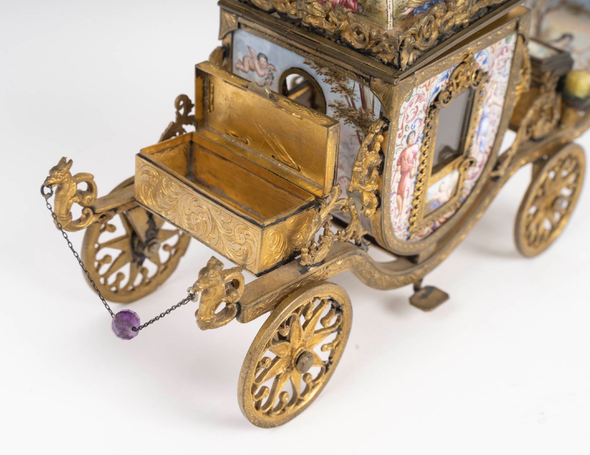 Miniature carrosse d’apparat en bronze doré et émail polychrome – 19ᵉ siècle-photo-2