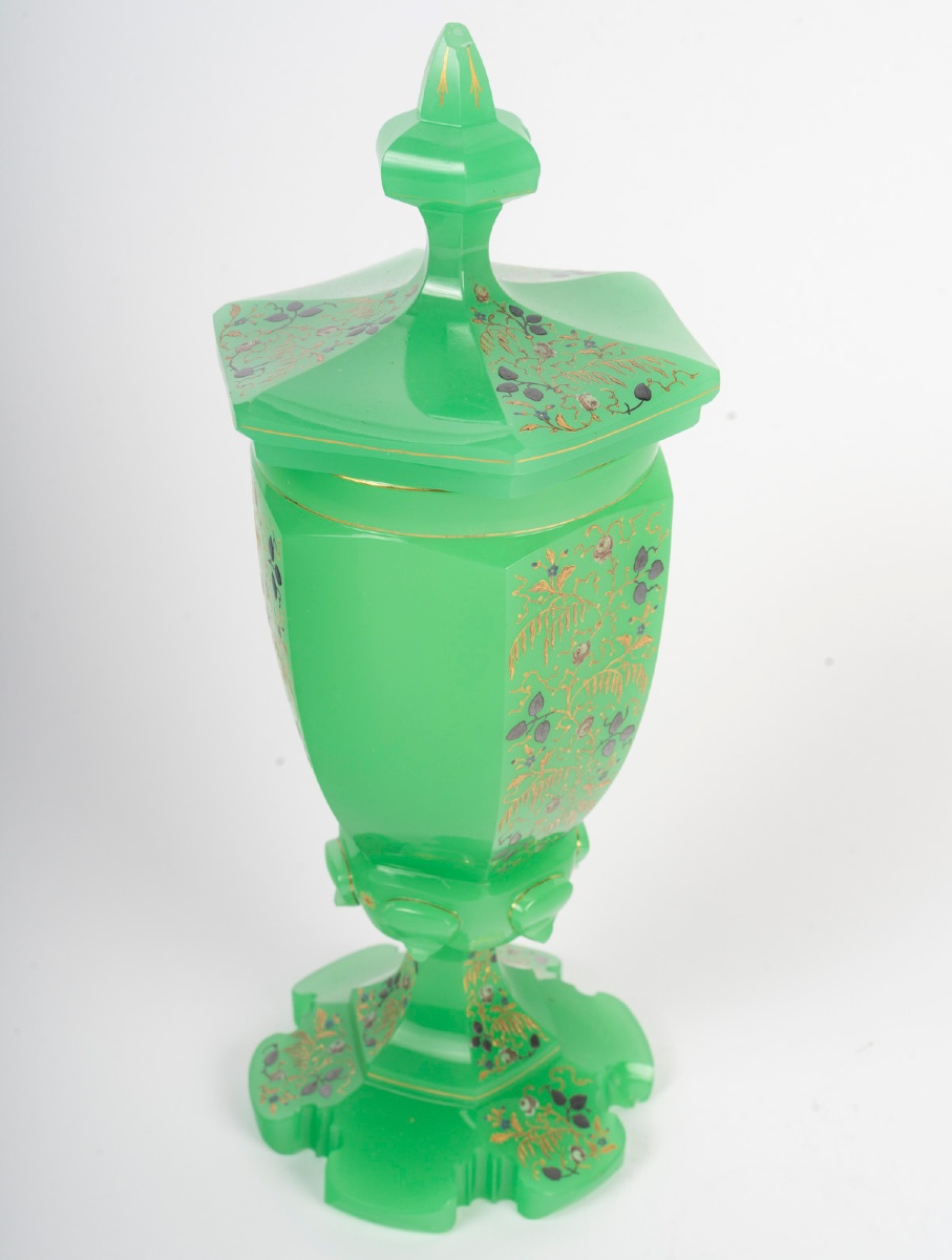 19th-century Green Opaline Covered Vase-photo-3