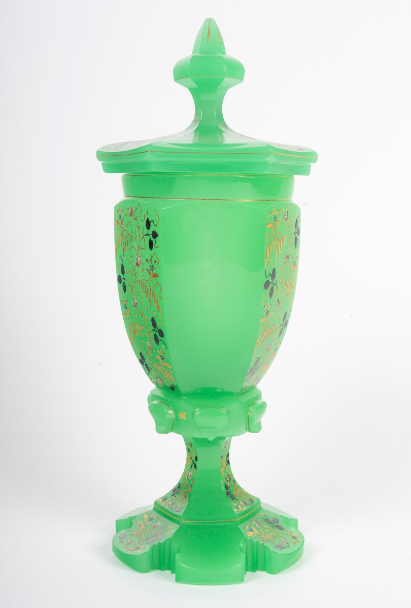 19th-century Green Opaline Covered Vase-photo-4