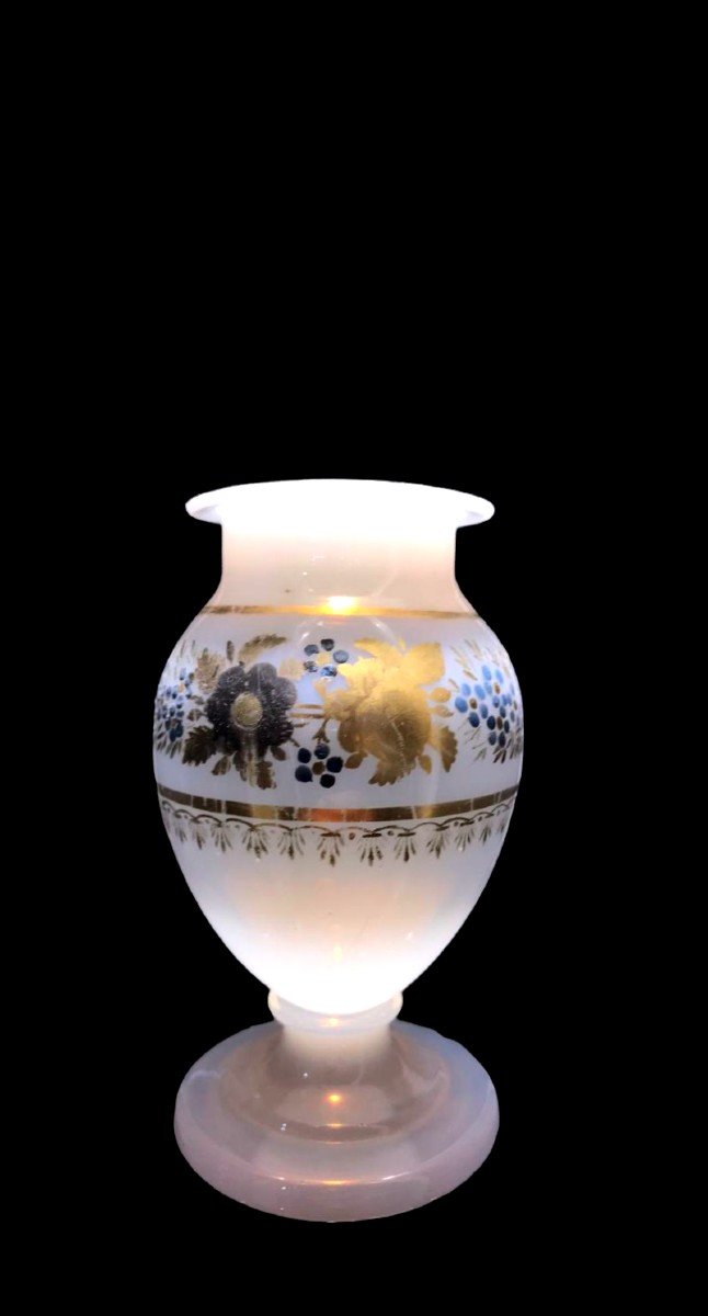 Vase En Opaline émaillé En Or,  D’époque Charles X.