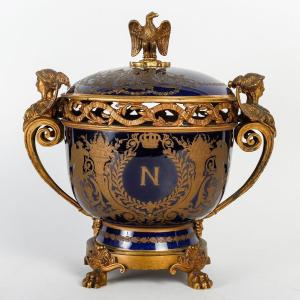 Brule Parfum, d'époque Napoleon 3, En Porcelaine De Sévres