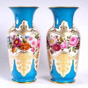 Paire De Vase En Porcelaine,  19éme Siècle.