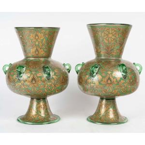 Paire de lampes orientalisantes en verre émaillé, attribuées à Philippe-Joseph Brocard, Paris.