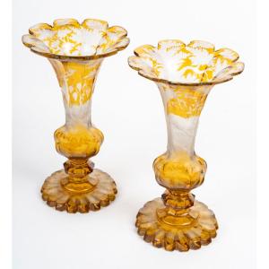 Rare paire de vases en cristal de Bohême gravé à la main, 19e siècle