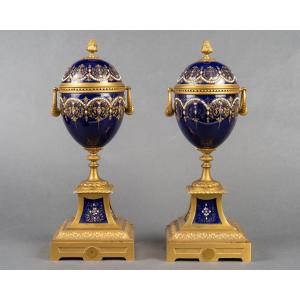 Paire de vases en porcelaine et bronze doré, 19ᵉ siècle