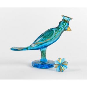 Flacon Oiseau de Bohême en verre bleu à décor émaillé argenté et doré