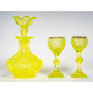 Uraline Set Consisting Of A Bottle And Two Glasses, 19ᵉ Century.