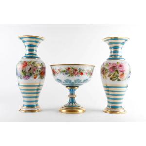 GARNITURE EN OPALINE, 19E SIÈCLE
